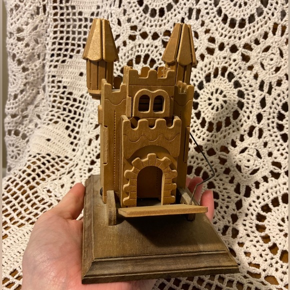 Vintage Camelot Castle Music Box - Picture 3 of 17
